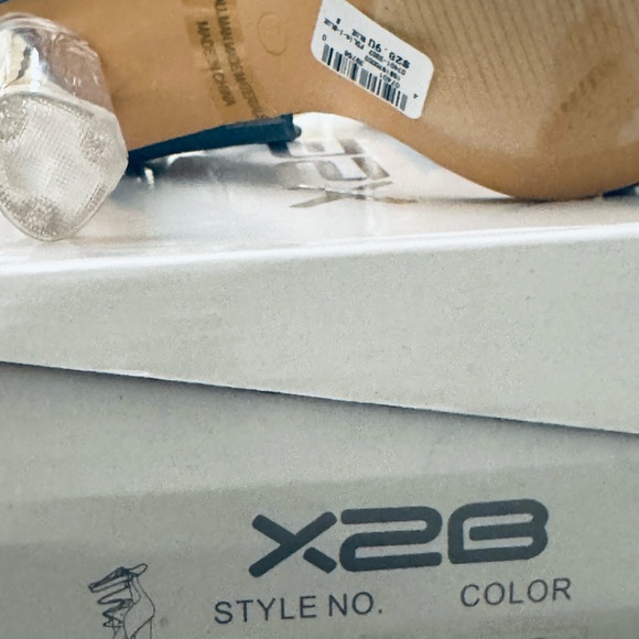 NIB Strappy FABBIA Heel. Size 8 - Picture 2 of 15